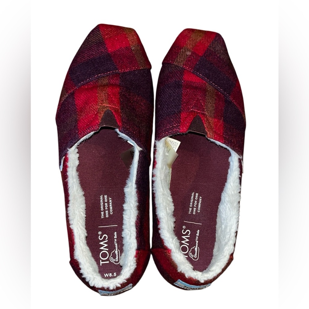 Tom’s size 8.5 plaid red slip on shoes wool flats comfort spring preppy
